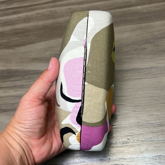 VERA BRADLEY GLASS CASE - Picture 3 of 14